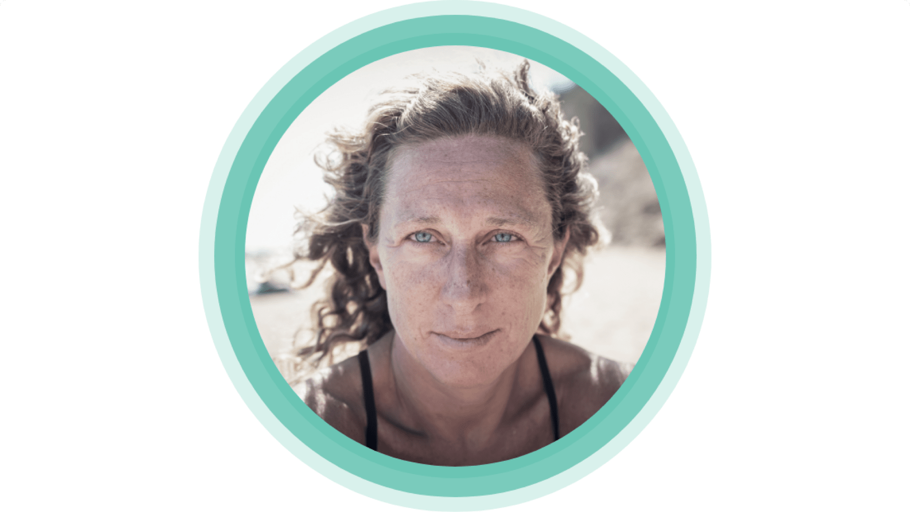 Kobieta chora na UŁK  na plaży, czynniki wyzwalające zaostrzenia, leczenie UŁK , Act4GPP